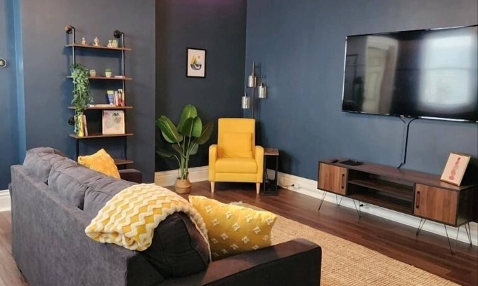 Shelby Park House | Pet-Friendly Louisville Lodging with a 9.8 Guest Rating