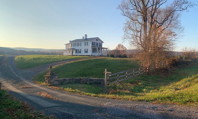 Rippon House | Charming 1880s Farmhouse with Scenic Blue Ridge Views