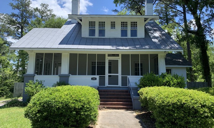 Hardwick House | Historic Milledgeville Bungalow with Ocean View & Family Comfort