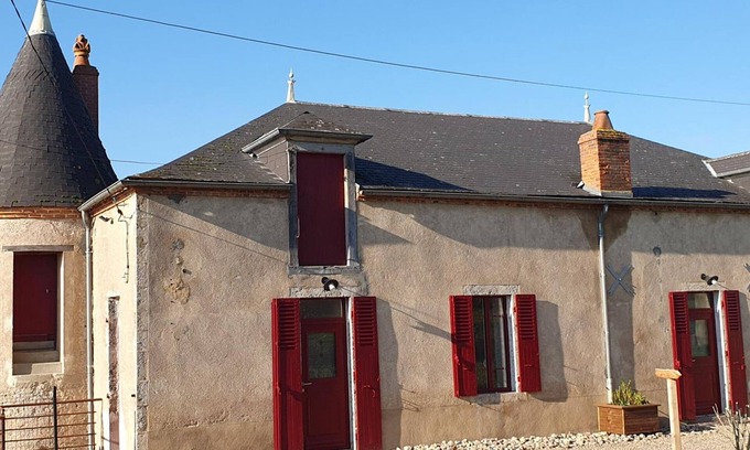 Cindre Cottage | Gite Cindré: Family Retreat with Spa & 10/10 Guest Rating