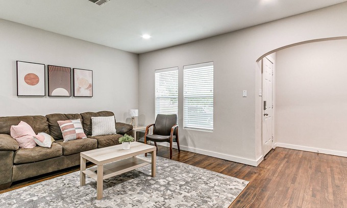Tulsa House | Modern 1BR Downtown Retreat with Kitchen & Spa Access