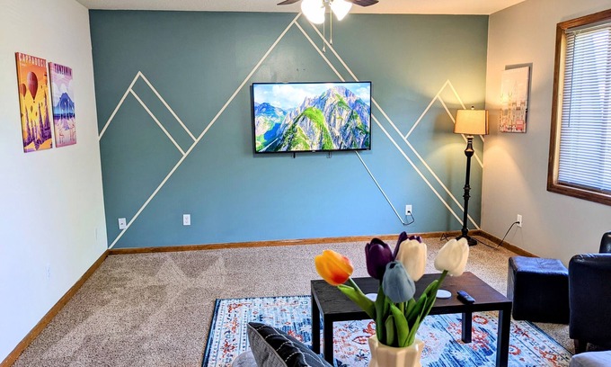 Pottawattamie County Apartment | Modern 2-Bedroom Retreat Steps from Downtown Omaha