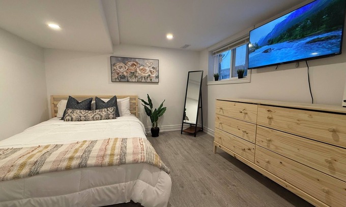 Bickford Park House | Comfortable Basement Retreat in DT with Free Parking