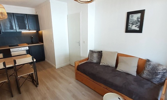 Valfrejus Apartment | Renovated 2-Room Apartment for 4, Prime Location in Modane near Slopes and Shops