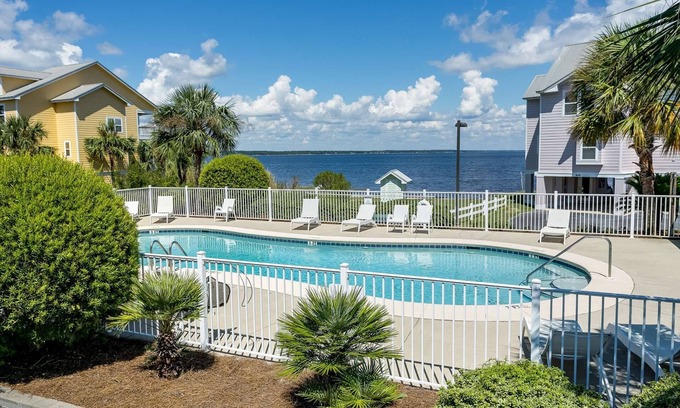 Innerarity Townhomes House | Renovated 2BR Townhome with Views & Community Pool Access