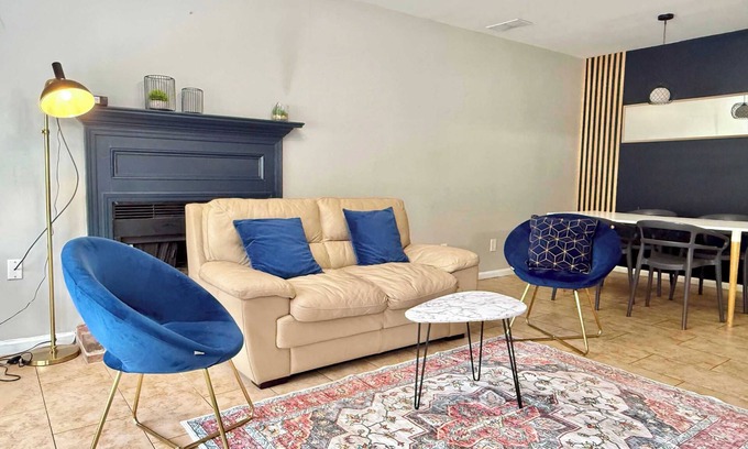 Norcross House | Cozy 2b2b Townhouse: Tranquil Retreat with Spa Access