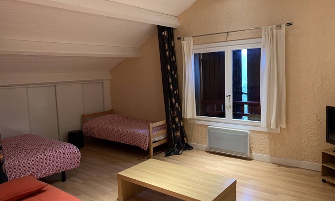 Allos Apartment | Cozy 35m² Studio with Separate Kitchen - Family & Pet Friendly