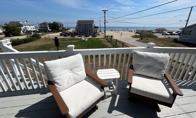 Old Lyme House | Renovated 3BR House with Pool Near White Sand Beach