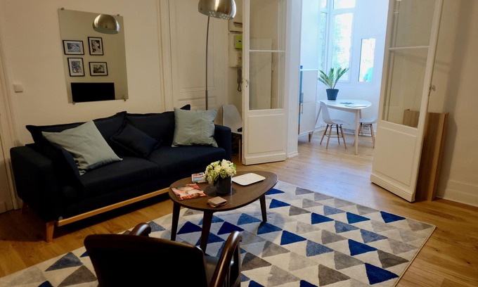 Le Bouscat Apartment | Beautiful Garden Apartment in Bouscat with Breakfast Included
