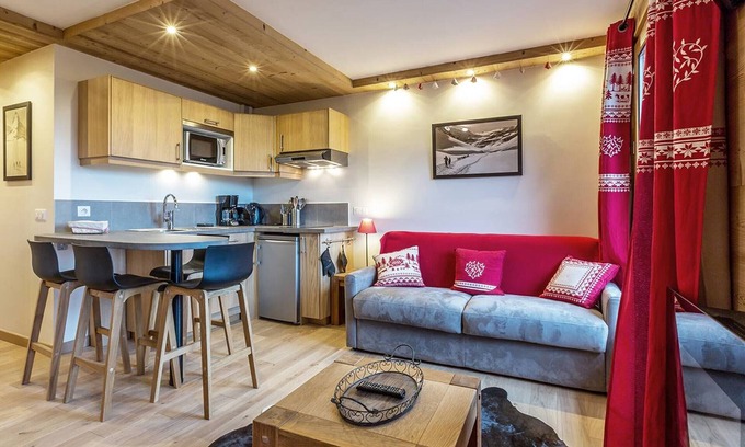 Meribel-Mottaret Apartment | Cozy Studio Méribel: Perfect for 4 with Spa & Kitchen