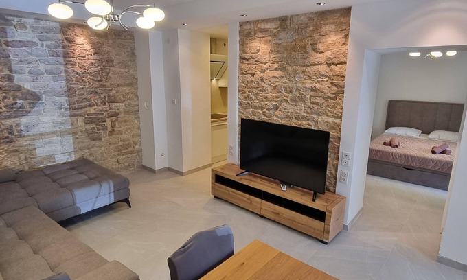 Pridraga Cottage | Renovated Country House Apartment with Oceanfront Views