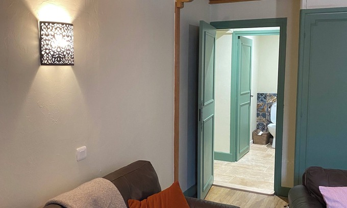 Luzech House | Renovated Riverside Apartment with Spa and Hot Tub near Cahors