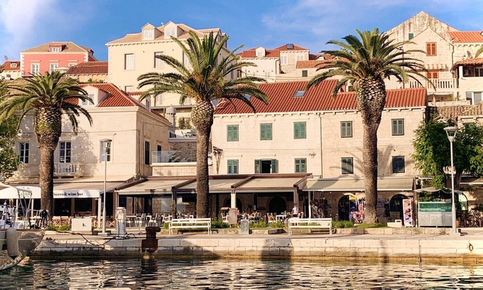 Cavtat Old Town Apartment | Renovated Apartment in Cavtat with Ocean View and Spa