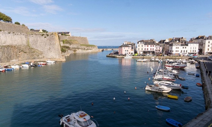 Le Palais Apartment | Cozy Apartment Le Palais: 2-Bedroom Retreat for Families