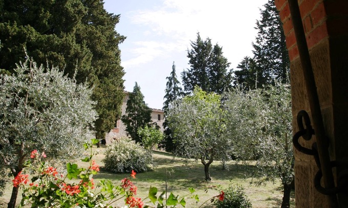 Scheggia Apartment | Renovated Tuscan Farm Apartment with Pool and Ocean View