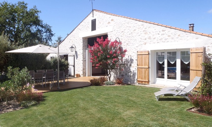 Saint-Mathurin Cottage | Renovated Barn Retreat in Saint-Mathurin - Rated 9.8/10