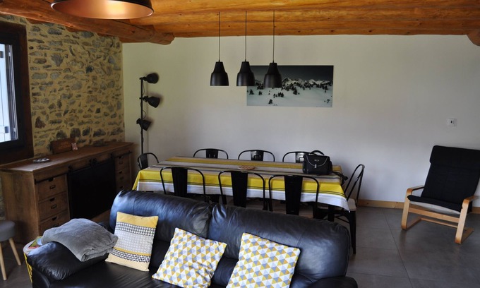 Loudervielle Ski Chalet | Cozy Renovated Barn in LOURON Valley, Steps from Balnéa