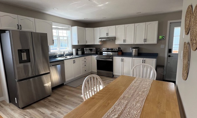 Pointe-du-Chene Cottage | Ocean View Haven: The Pearl of Parlee Awaits You!