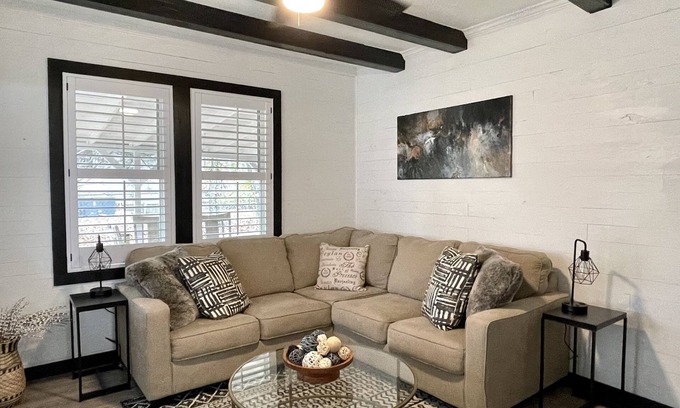 Calera House | Inviting Newly Renovated Farmhouse with Family-Friendly Amenities