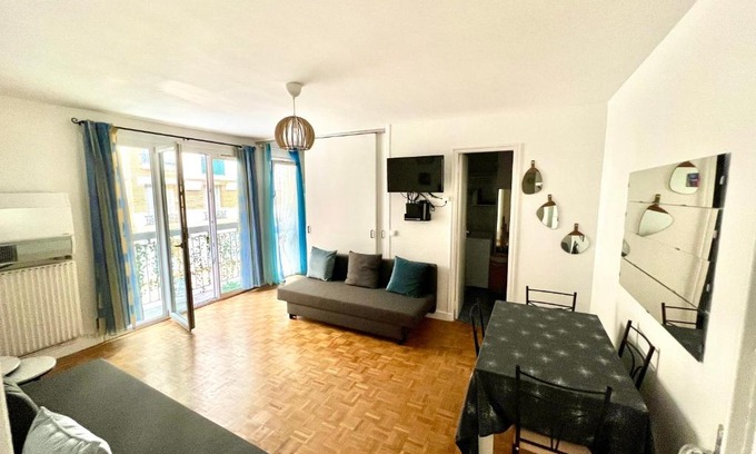Clichy Apartment | Renovated Apartment with Restaurant, Ideal for Paris Visits