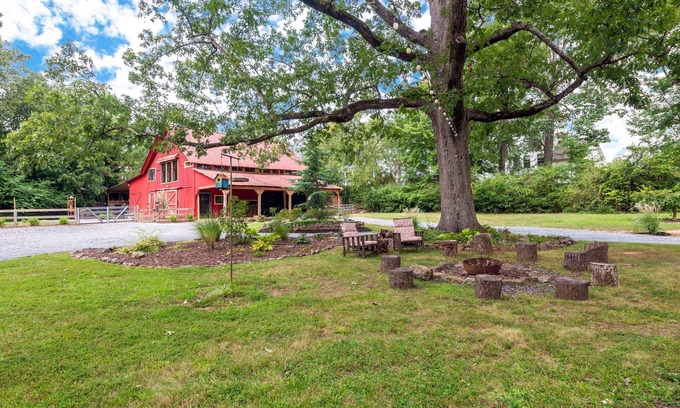 Roswell House | Renovated Barn Retreat in Historic Roswell - 10/10 Rated