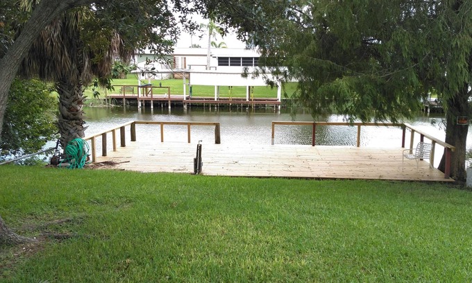 Taylor Creek House | Cozy Trailer on Canal with Lake Okeechobee Access