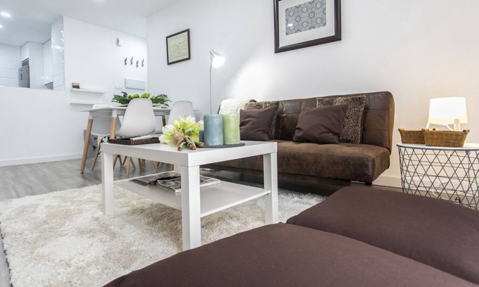 Camino de Ronda Apartment | Central Granada: Comfortable Apartment with Kitchen Access