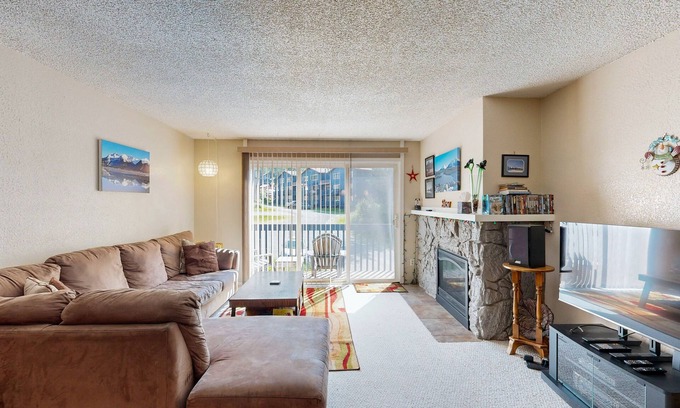 Alyeska Condo | Inviting Condo with Mountain Views & Access to Skiing