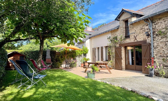 La Chevallerais Cottage | Gite La Chevallerais: Guest Rated 10/10 with Spa & Kitchen