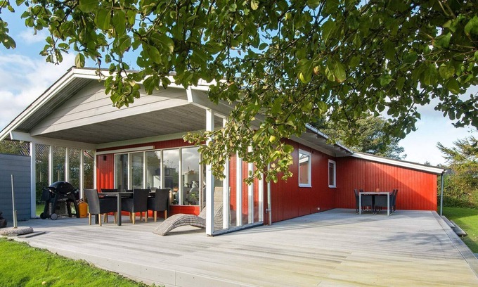Remmer Strand House | Inviting 6-Person Holiday Home in Struer with Breakfast