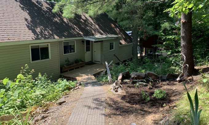 Tay Valley Cottage | Brightly Renovated Cottage with Pool & Lake View