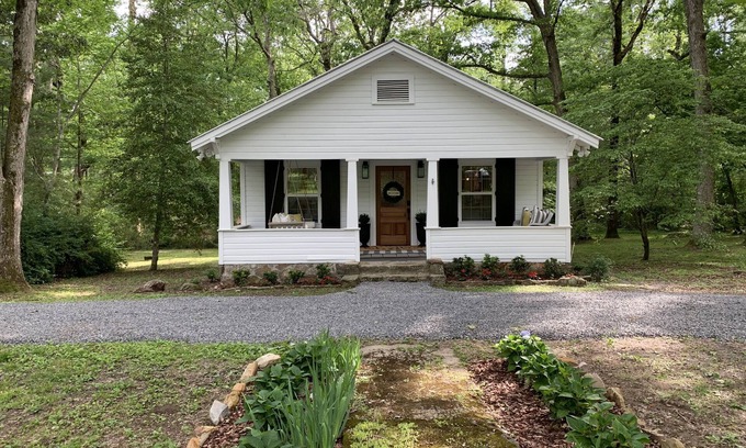 Mentone House | Newly Renovated Cottage Near Historic Downtown Mentone