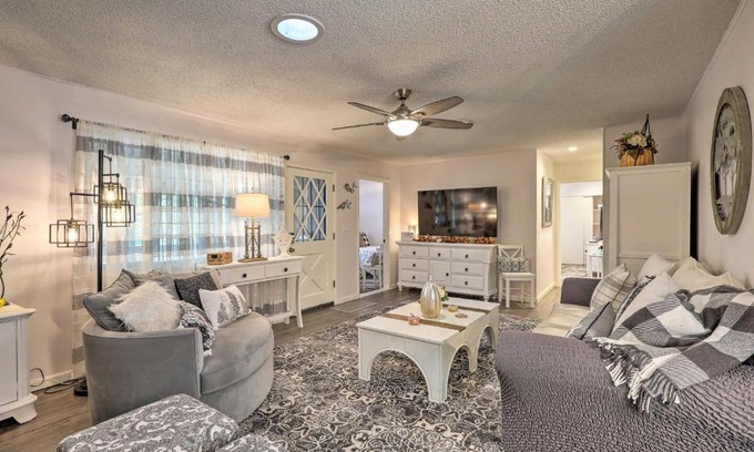 Munds Park House | Renovated Munds Park Cottage with Grill & Family-Friendly Fun