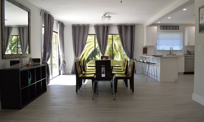High Point House | Delray Beach Retreat: Pet-Friendly Pool House with BBQ