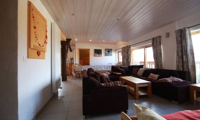 Les Carroz-d'Araches Apartment | Spacious Apartment Les Carroz d'Araches for 12 Guests