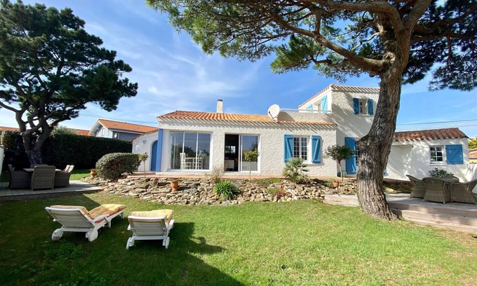 Les Moutiers-en-Retz Cottage | Gite Les Moutiers-en-Retz: Ideal for Families and Pets