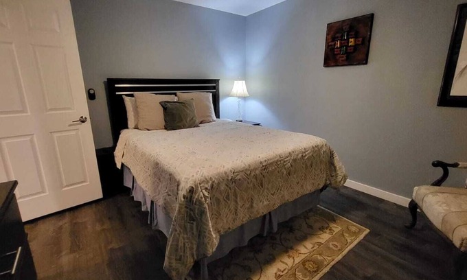 East Central Apartment | Inviting Guest House Minutes from Downtown with Kitchen Access
