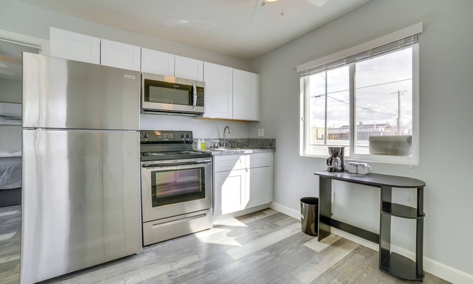 Hawthorne Apartment | Renovated Hawthorne Apartment Near Museums & Dining!
