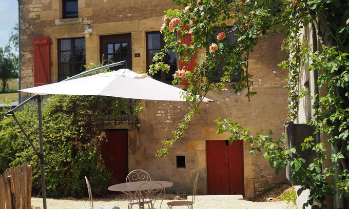 Cuncy-les-Varzy Cottage | Historic Stone House with Cozy Terrace & Scenic Views