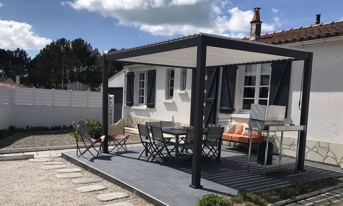 La Tranche-sur-Mer House | Renovated 72m² House Near La Terrière Beach with Kitchen