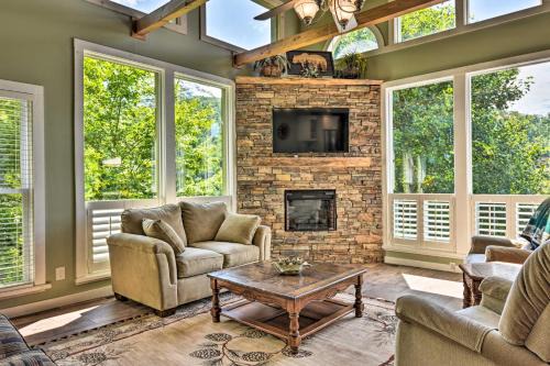 Butler House | Renovated Retreat with Private Dock on Watauga Lake