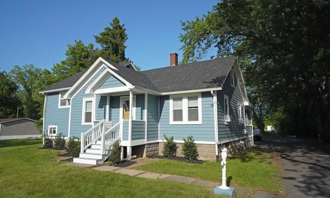 Saugerties House | Premier Saugerties Home: Gym, Spa & Golf Car Access!