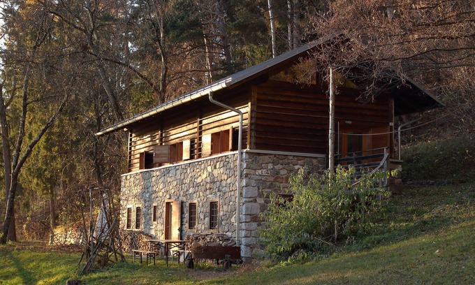 Samone House | Idyllic Holiday Home by the Woods with Ocean View