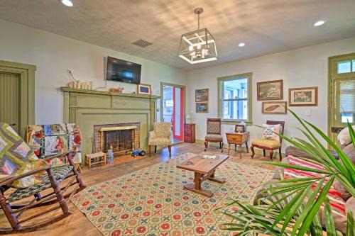 Plummers Landing House | Inviting KY Farmhouse Retreat with Scenic Pasture Views