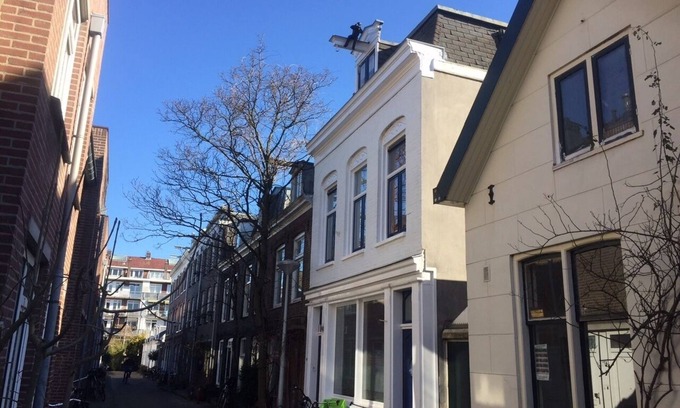 Middenmeer Apartment | Elegant Renovated Apartment with Breakfast & Child-Friendly Amenities