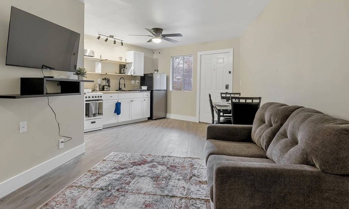 Huntsville Apartment | Renovated Modern Studio w Queen Bed—Merrimack Park