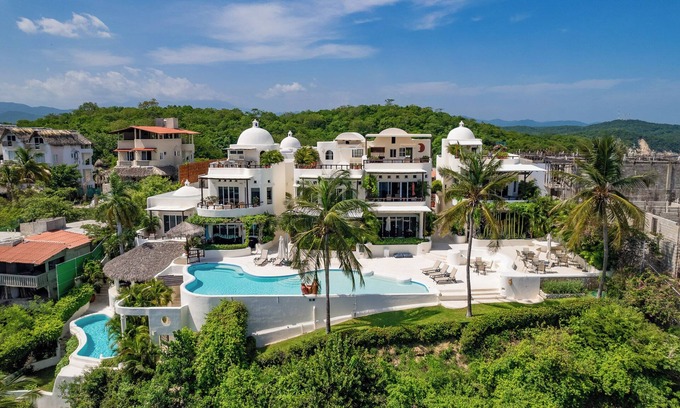 P Chahue Villa | Renovated Ocean View Villa with Private Pool & Spa