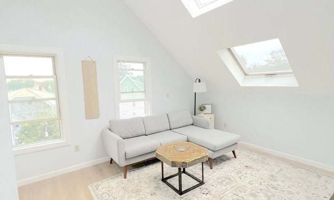 Beverly Apartment | Exclusive Downtown Loft with King Bed & Spa Amenities