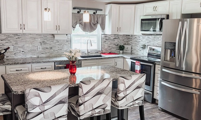 Chester House | Charming Rancher on Kent Island with Spa and Pet-Friendly Perks