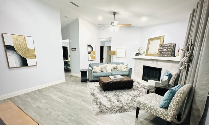 Carrollton House | Conveniently Located Retreat Near Hospitals and Markets